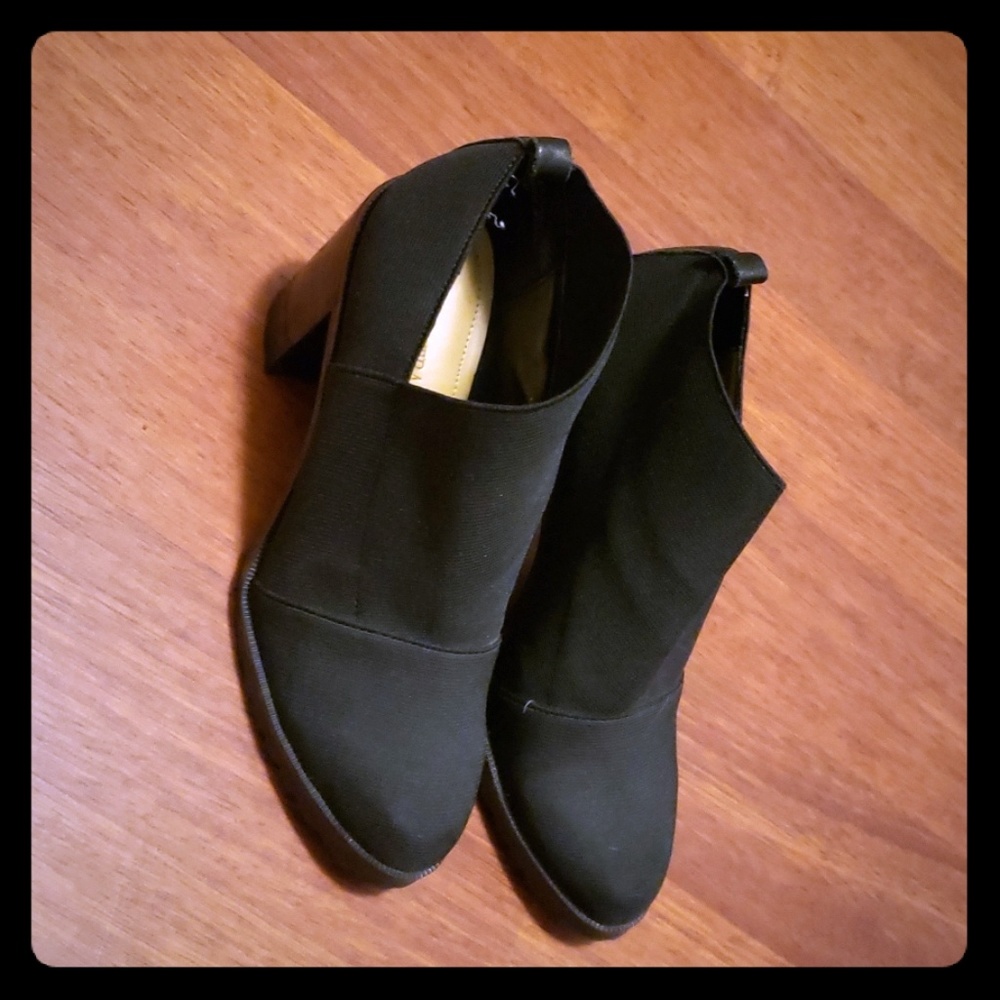 Wedge heel bootie